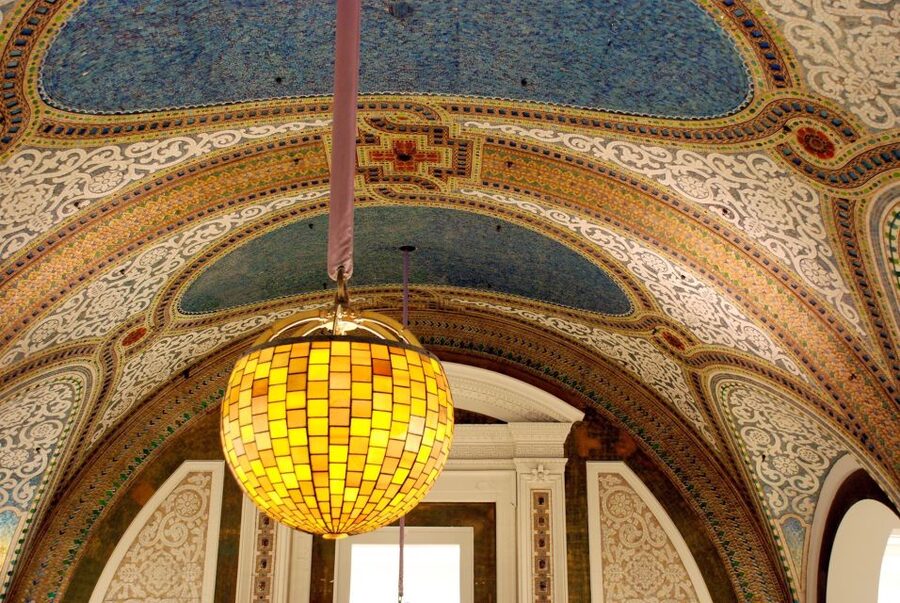 Chicago: Treasures of the Golden Age Walking Tour - What makes the guides worth the price