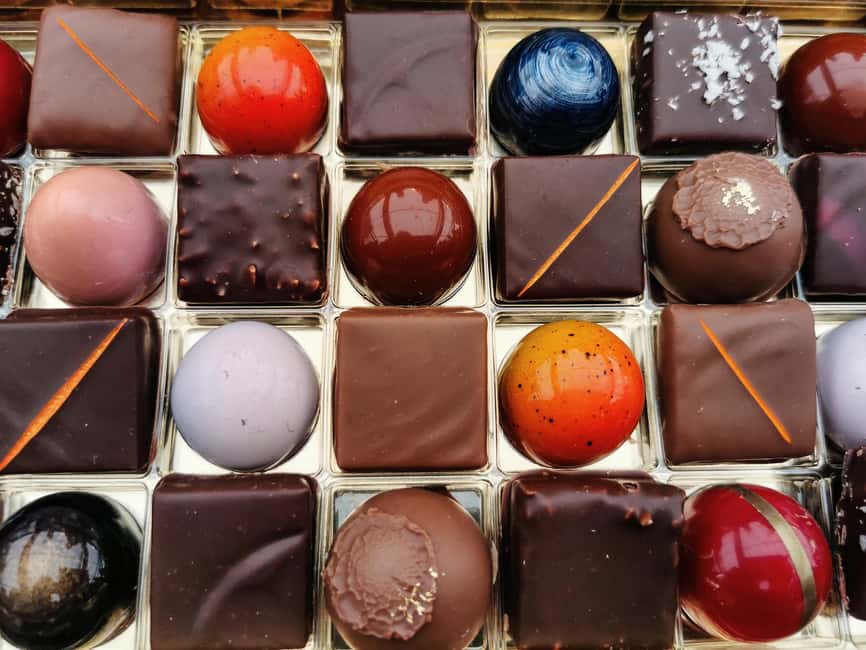 Chocolate Flavors Walking Tour of Geneva - Meeting at Quai des Bergues and getting started