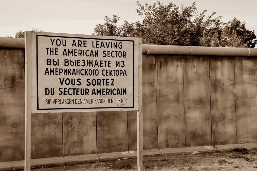 Cold War, Berlin Wall, Spies and the East Side Gallery - Key points to know before you go