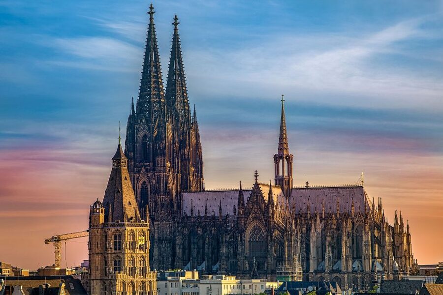 Cologne: Old Town Highlights Walking Tour - Along the Rhine to Cologne’s Romanesque church