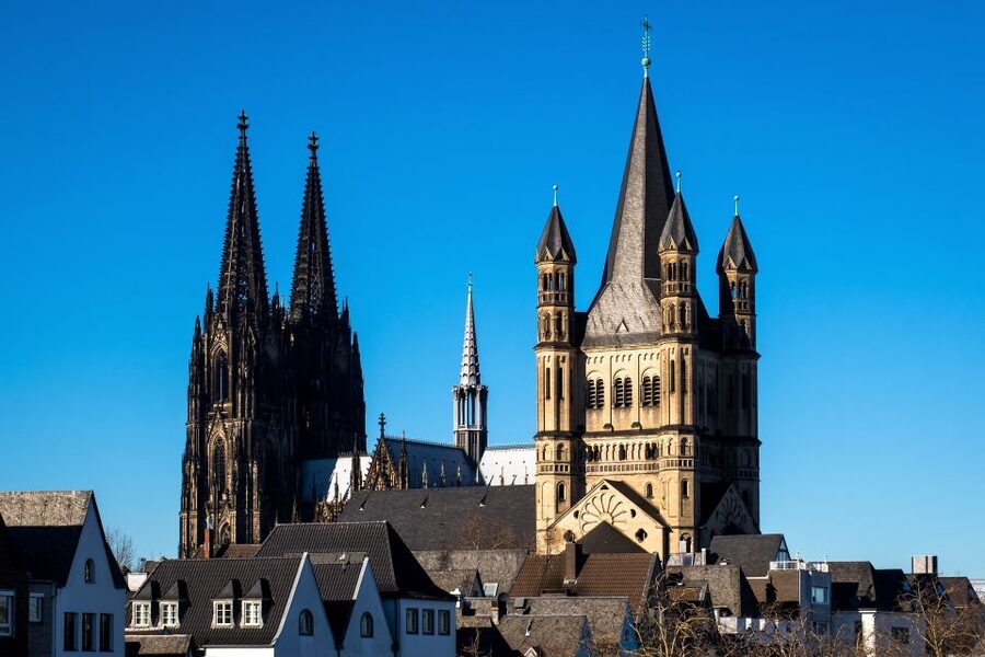 Cologne: Old Town Highlights Walking Tour - Ancient lanes, old markets, and the Historic Town Hall