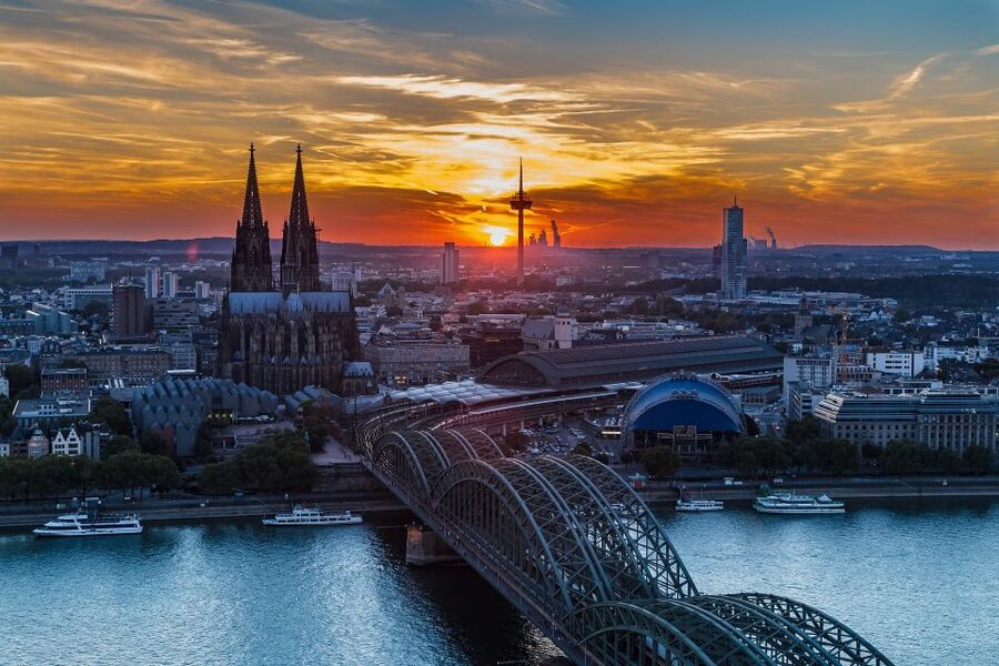 Cologne: Old Town Highlights Walking Tour - The guide can make or break the walk