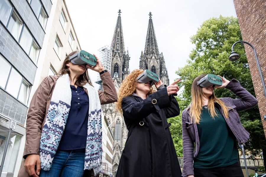 Cologne: Old Town Virtual Reality Walking Tour - A short walk through two thousand years