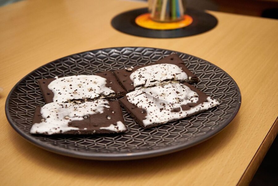 Cologne: Südstadt Guided Foodie Walking Tour - Ending with an international treat and something sweet