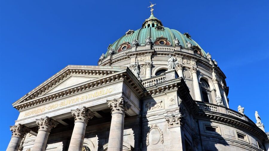 Copenhagen: Guided Walking Tour in French - Amalienborg, the Gefion Fountain, and Kastellet