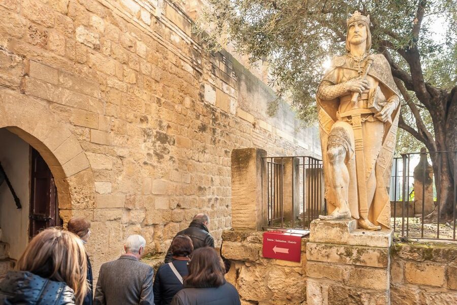 Cordoba: Monuments Walking Tour - Following the narrow lanes of the Jewish Quarter