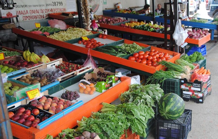 Corfu Town: Guided Walking Tour and Local Food Tastings - What the Guides Add to the Experience