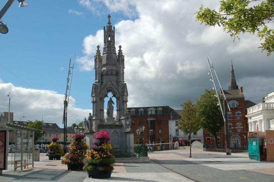Cork: Guided Historical Walking Tour - Careys Lane and the Huguenot cemetery