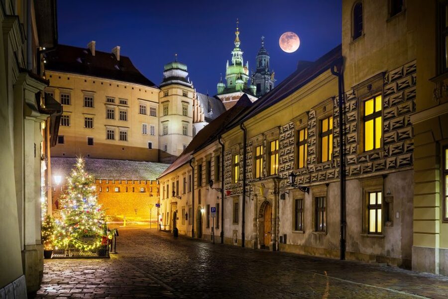 Creepy Krakow: 2-Hour City Walking Tour - St. Mary’s Basilica and the darker side of familiar sights