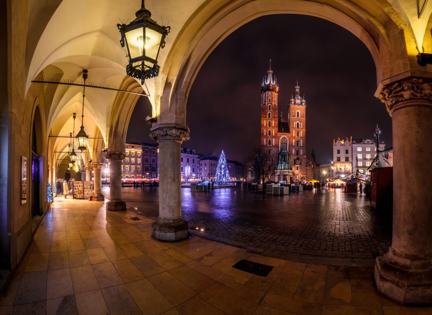 Creepy Krakow: 2-Hour City Walking Tour - The Vistula River, the dragon, and the finish at Wawel