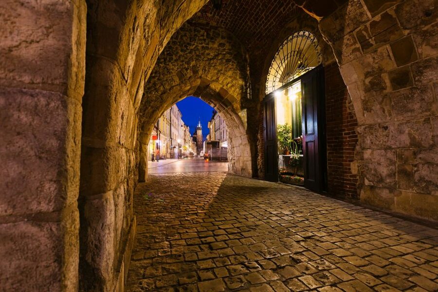 Creepy Krakow: 2-Hour City Walking Tour - The guides make or break the evening