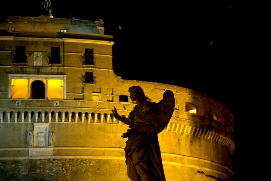 Dark Heart of Rome - Facts, Legend & Mystery Walking Tour - Who should book this Rome night tour?