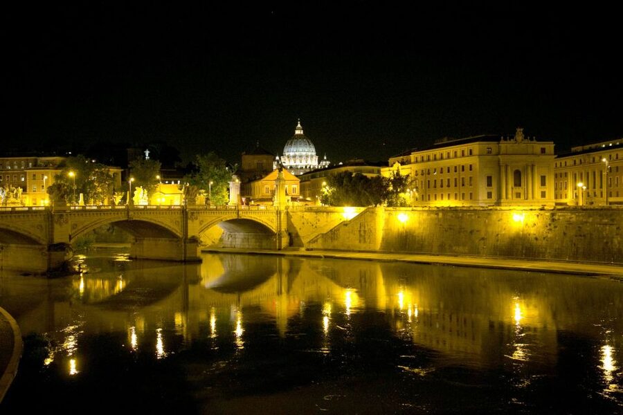 Dark Heart of Rome - Facts, Legend & Mystery Walking Tour - What the guides do best