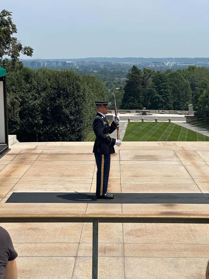 DC: Hop-On Hop-Off with 17 Stops plus Arlington Walking Tour - Timing, traffic, and how to use the app