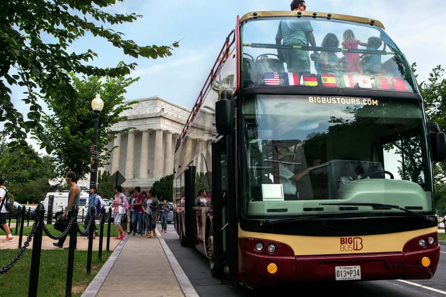 DC: Hop-On Hop-Off with 17 Stops plus Arlington Walking Tour - The 17-stop route and what to see