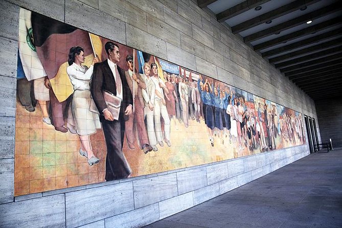 Discover Berlin Half-Day Walking Tour - What the timing and group size mean
