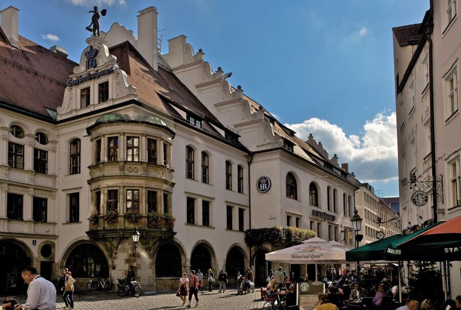 Discover Munich 2-Hour Small Group Walking Tour - Marienplatz and the Rathaus-Glockenspiel
