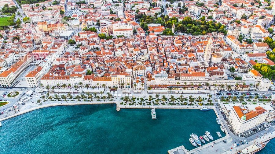 Discover The Old Town Split 1.5h walking Small group tour - Medieval lanes, shops, and ordinary Split