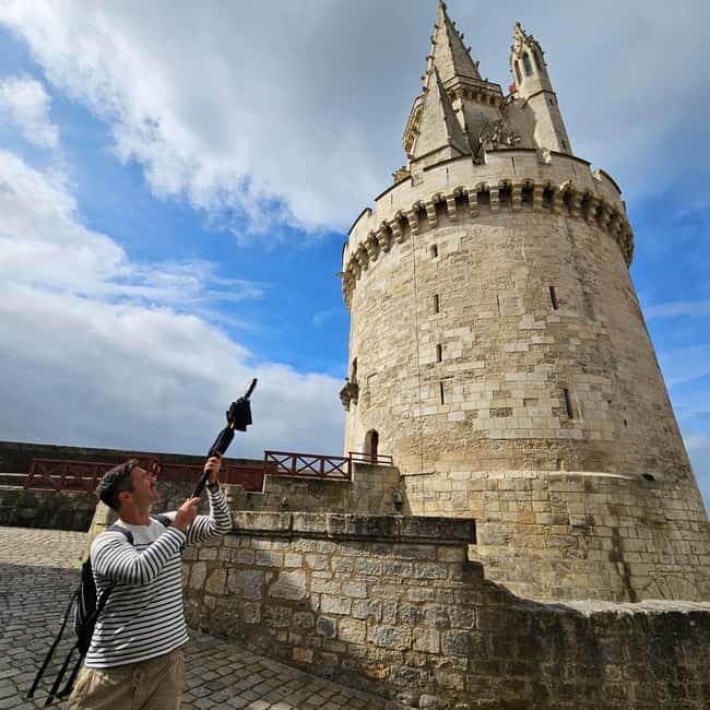 Discovery Walking Tour of La Rochelle - Starting beside La Chaîne Tower