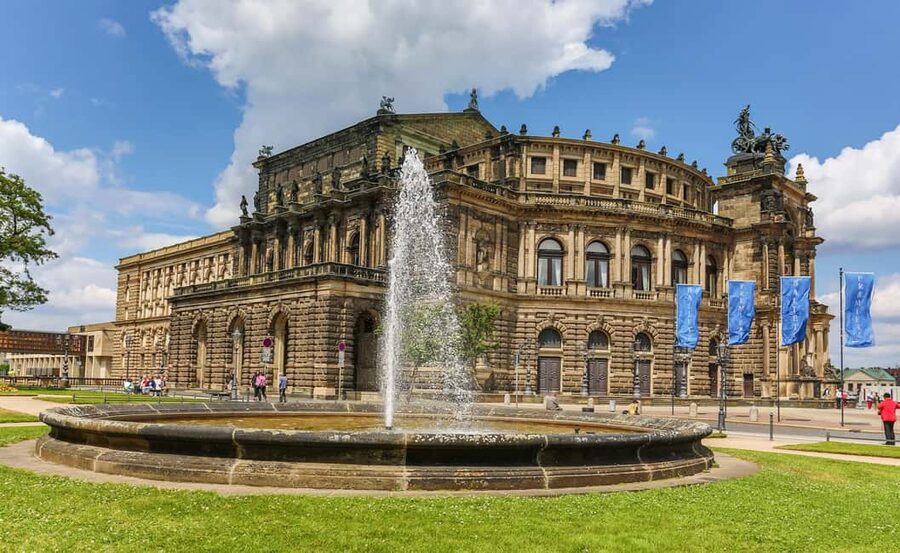 Dresden: Guided City Walk - The Guide’s Role and the Tour’s Pace