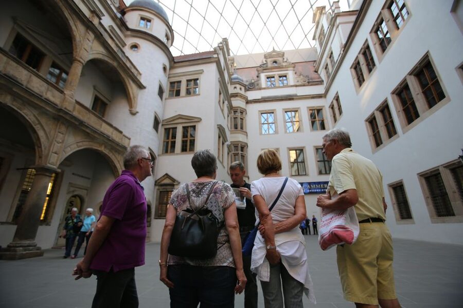 Dresden: Private Guided Walking Tour - Semperoper and the Baroque Zwinger
