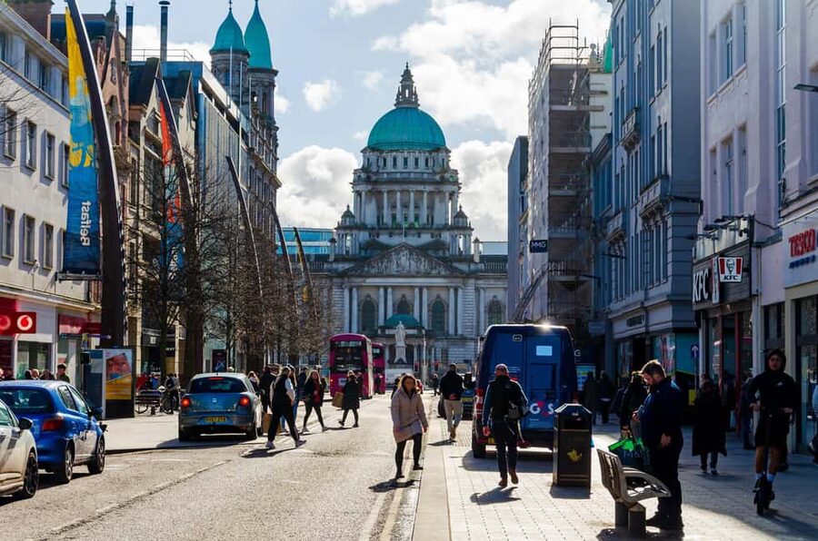Dublin: Belfast Walk, Dunluce Castle & Giant’s Causeway - Belfast begins with a short guided walk