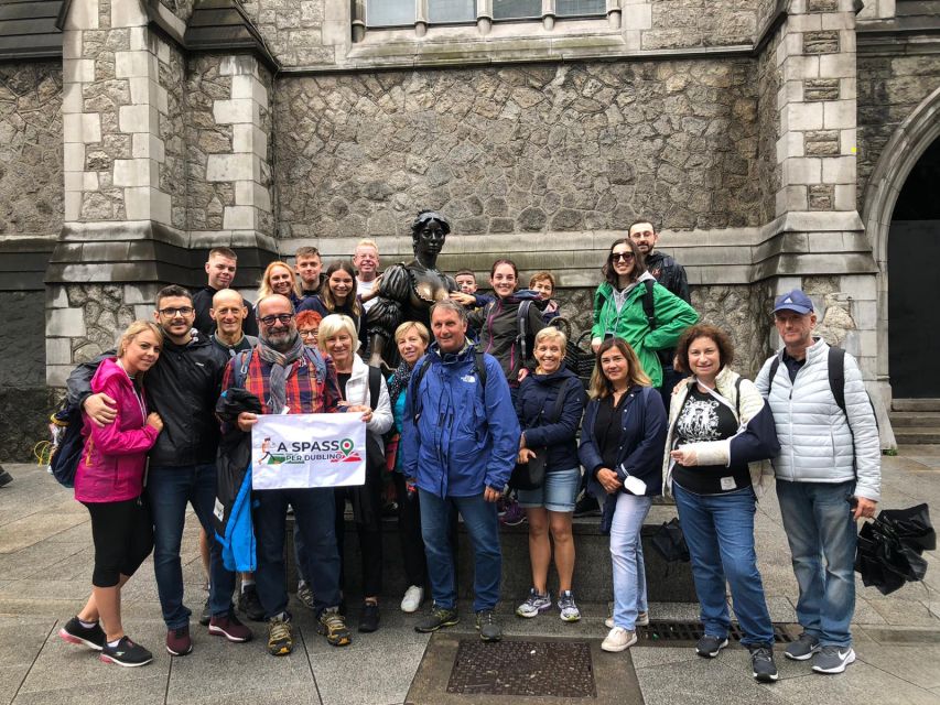 Dublin Highlights: 2.45-Hour Walking Tour in Italian - Dublin Castle and the story of British rule