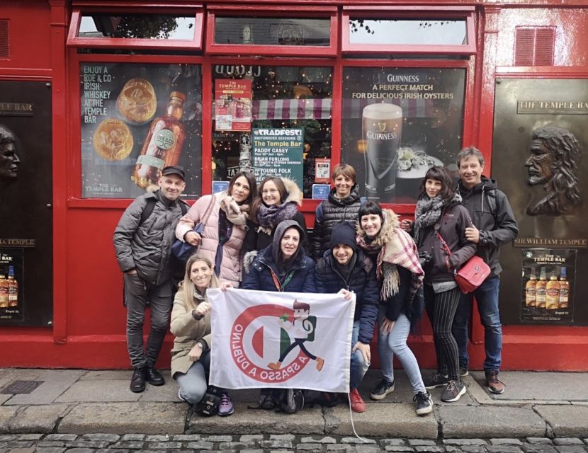 Dublin Highlights: 2.45-Hour Walking Tour in Italian - Crossing the Ha’penny Bridge