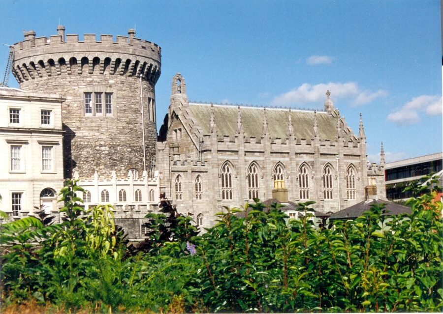 Dublin: Highlights and Hidden Corners Walking Tour - Trinity College and the former Parliament House