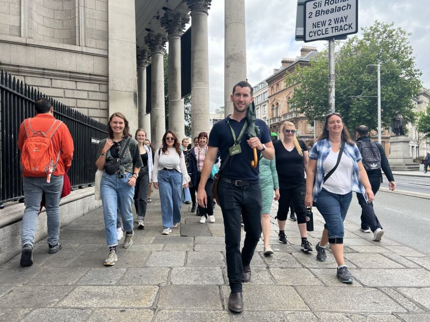 Dublin: Highlights and Hidden Gems Walking Tour - Temple Bar and Dublin Castle: from lively streets to state power