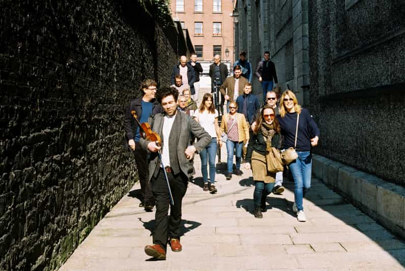 Dublin: Irish Music Walking Tour with Live Performance - A walking tour where the songs do the guiding
