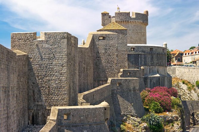 Dubrovnik: Ancient City Walls & Wars Walking Tour - Walking the 2-kilometer City Walls