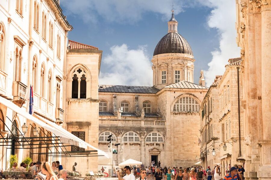 Dubrovnik: Cable Car, Walking Tour and City Walls Combo - What the guided walk does well