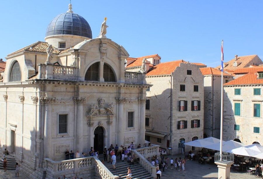 Dubrovnik: Cable Car, Walking Tour and City Walls Combo - Riding the cable car above Dubrovnik