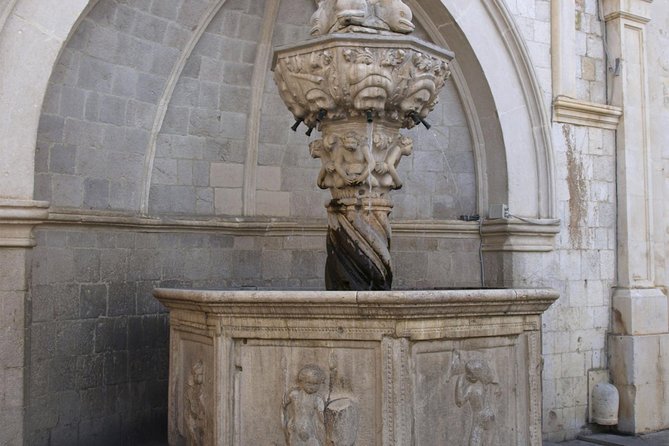 Dubrovnik Discovery Old Town Walking Tour - Timing, weather, and the feel underfoot