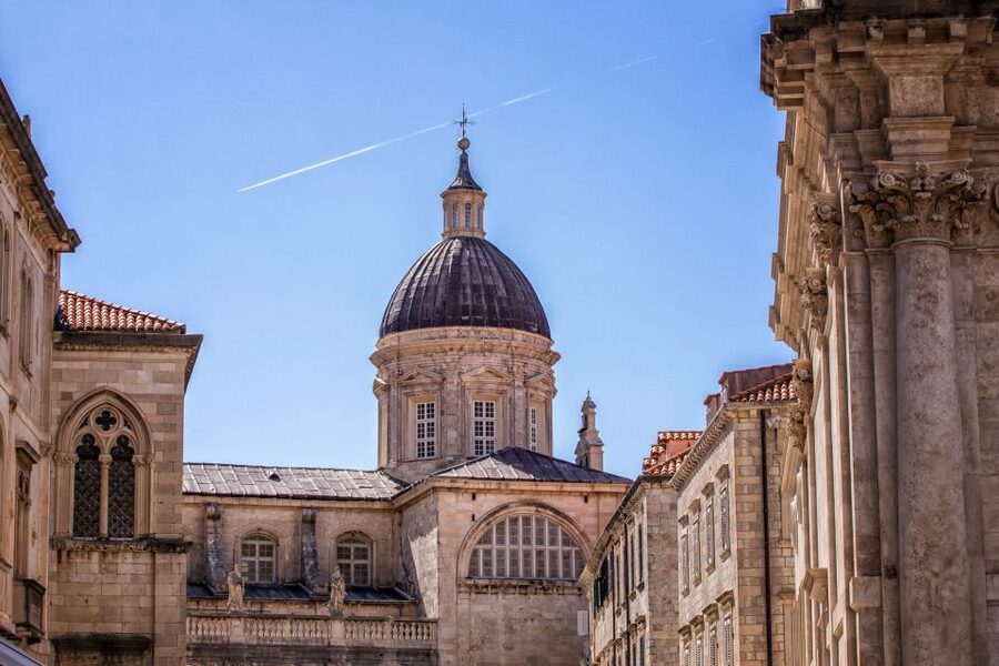 Dubrovnik: Early Bird Walking Tour - Gundulić Square and the local side streets
