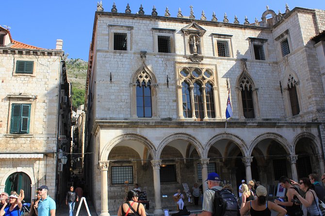 Dubrovnik: Old Town Walking Tour - Large Onofrio’s Fountain and Dubrovnik’s water supply
