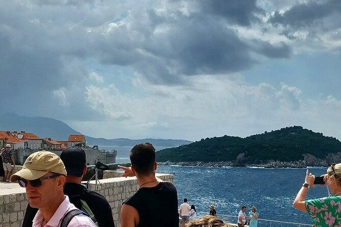 Dubrovnik: Old Town Walking Tour - Orlando’s Column and the symbols of independence