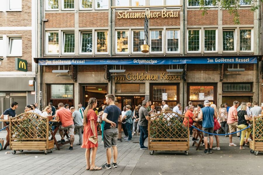 Düsseldorf: Altbier-Safari Beer Walking Tour - Füchschen, Schumacher, Schlüssel, and Uerige