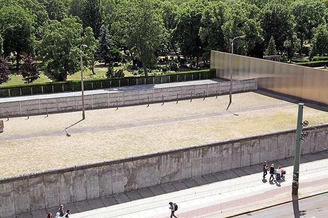 East Berlin and the Berlin Wall 2-Hour Walking Tour - The Berlin Wall Memorial and the Death Strip