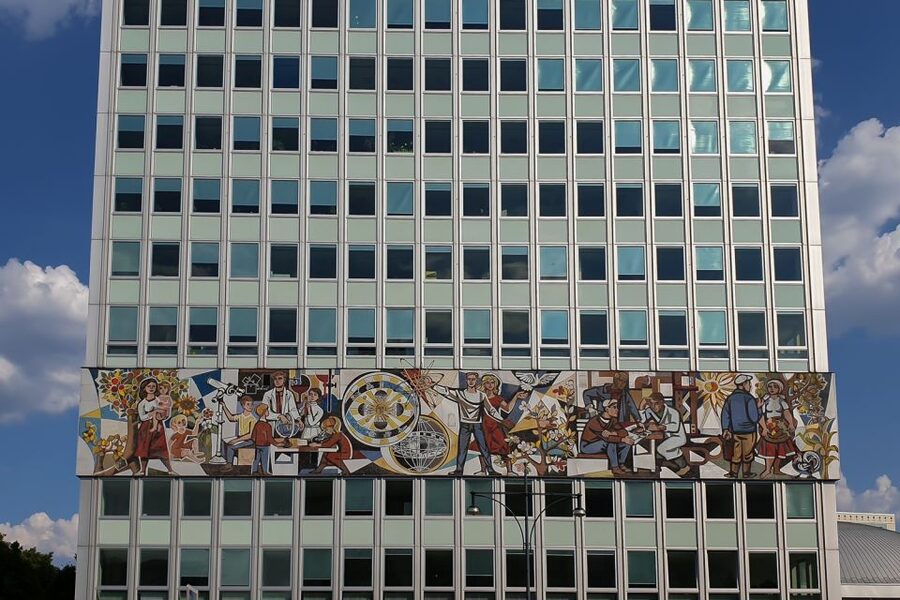 East Berlin and the Wall: Walking Tour - How the timing and transport affect the experience
