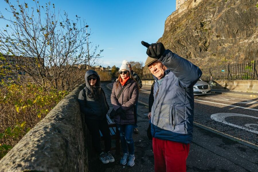 Edinburgh: 3-Hour Guided Walking Tour - Cockburn Street, Waverley, and the Scott Monument
