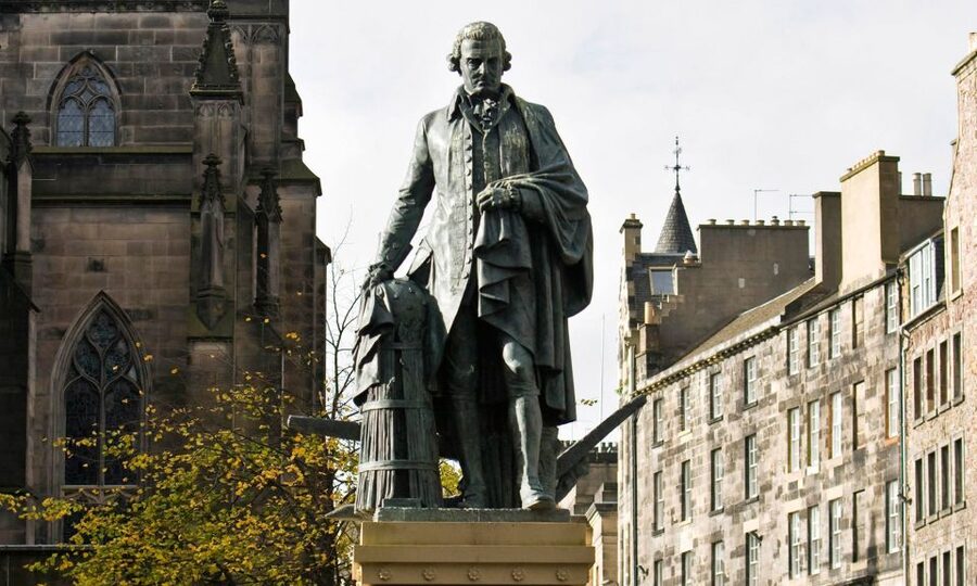 Edinburgh: 3-Hour Historical Walking Tour in Italian - Starting beside the City Chambers