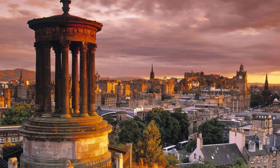Edinburgh: 3-Hour Historical Walking Tour in Spanish - Mary, Queen of Scots and Scotland’s political past