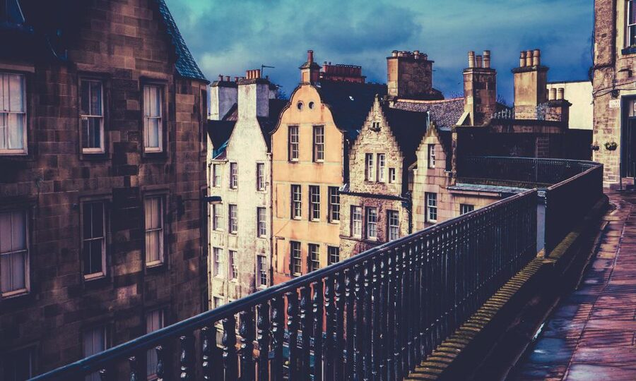 Edinburgh: 3-Hour Historical Walking Tour in Spanish - A short pause at Grassmarket Square
