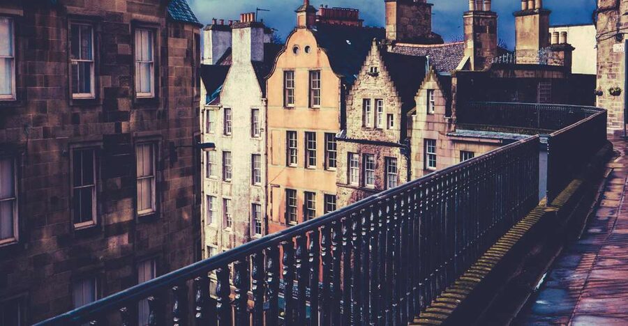 Edinburgh: 3-Hour Historical Walking Tour in Spanish - Walking the Royal Mile and St Giles’ Cathedral