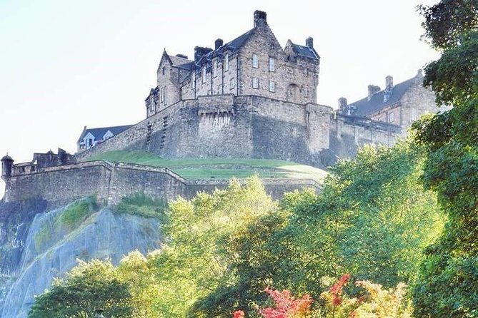 Edinburgh Castle Guided Walking Tour in English - Crown Jewels, dungeons, and buildings to explore alone