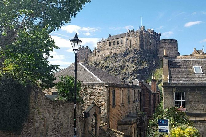 Edinburgh Castle Guided Walking Tour in English - Weather, timing, and practical preparation