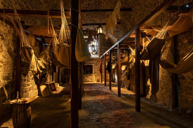 Edinburgh Castle: Guided Walking Tour with Entry Ticket - What you can explore after the guide leaves
