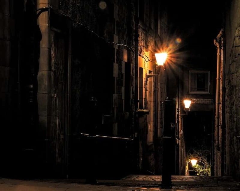 Edinburgh: Dark History Royal Mile Walking Tour - Stories of crime, punishment, and everyday survival